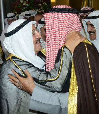 أمير الكويت يستقبل الأمير نواف
