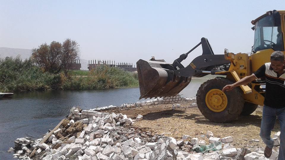 حملة لإزالة التعديات على نهر النيل  (9)