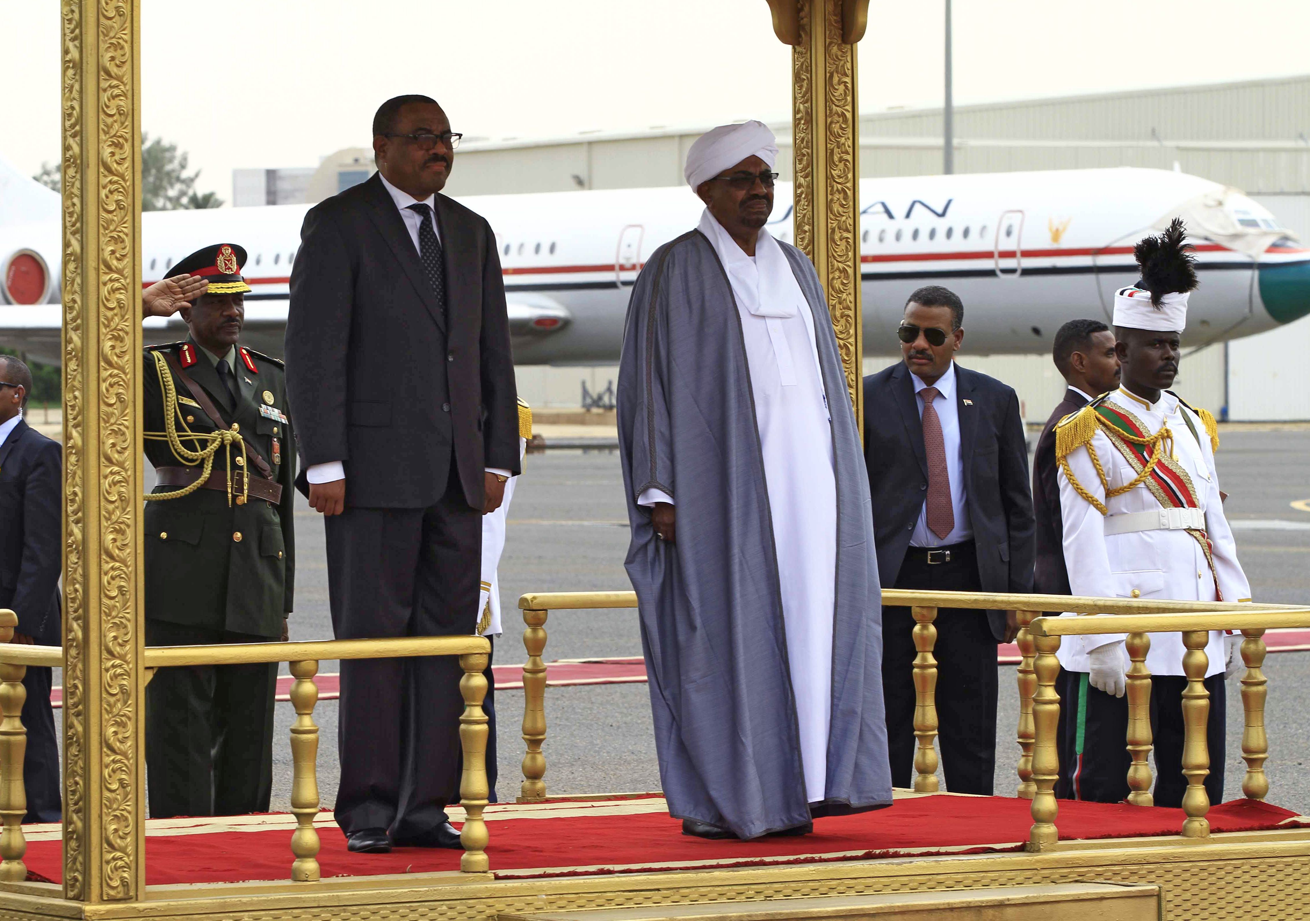 الرئيس السودانى يستقبل رئيس وزراء إثيوبيا بالخرطوم
