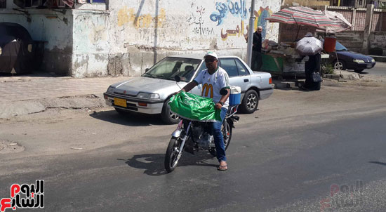 الدراجات البخارية ترفع أعلام المصرى