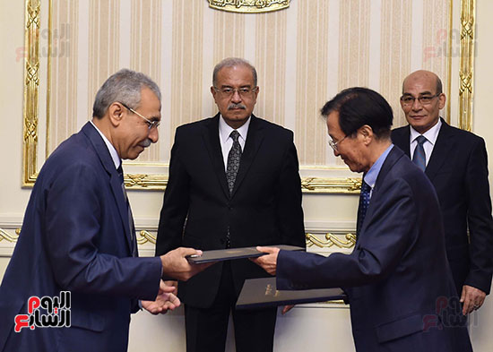 رئيس الوزراء يشهد توقيع اتفاقية مع شركة كورية لزراعة 300 ألف فدان بالقطارة (7)