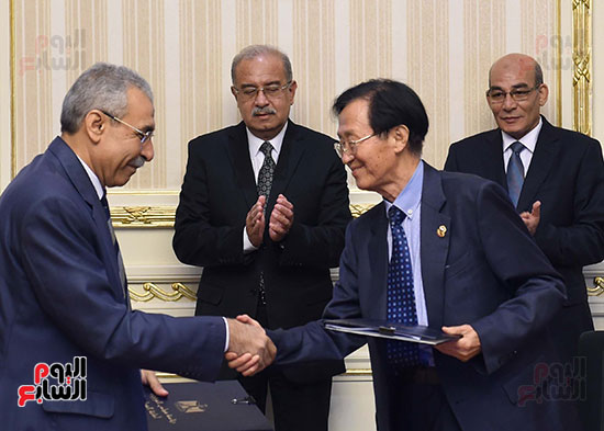 رئيس الوزراء يشهد توقيع اتفاقية مع شركة كورية لزراعة 300 ألف فدان بالقطارة (6)