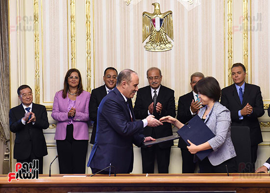 رئيس الوزراء يشهد توقيع عقد القطار المكهرب السلام -العاصمة الإدارية   (4)