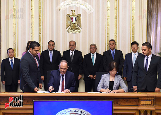رئيس الوزراء يشهد توقيع عقد القطار المكهرب السلام -العاصمة الإدارية   (3)