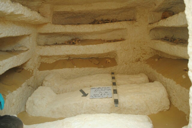 اكتشاف 3 مقابر تعود للعصر البطلمى (2)