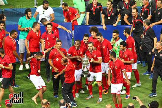 رقصة عم حارس عامل غرفة الملابس