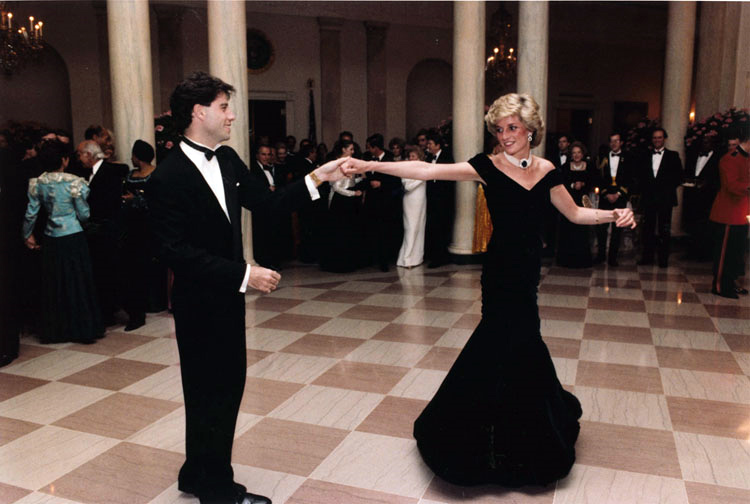 رقصة الأميرة ديانا برفقة جون ترافولتا بالبيت الأبيض فى نوفمبر 1985
