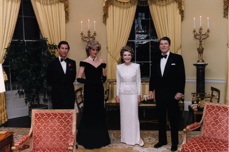 دياينا مع نانسى ريجان و الرئيس الأمريكى رونالد ريجان فى نوفمبر 1985