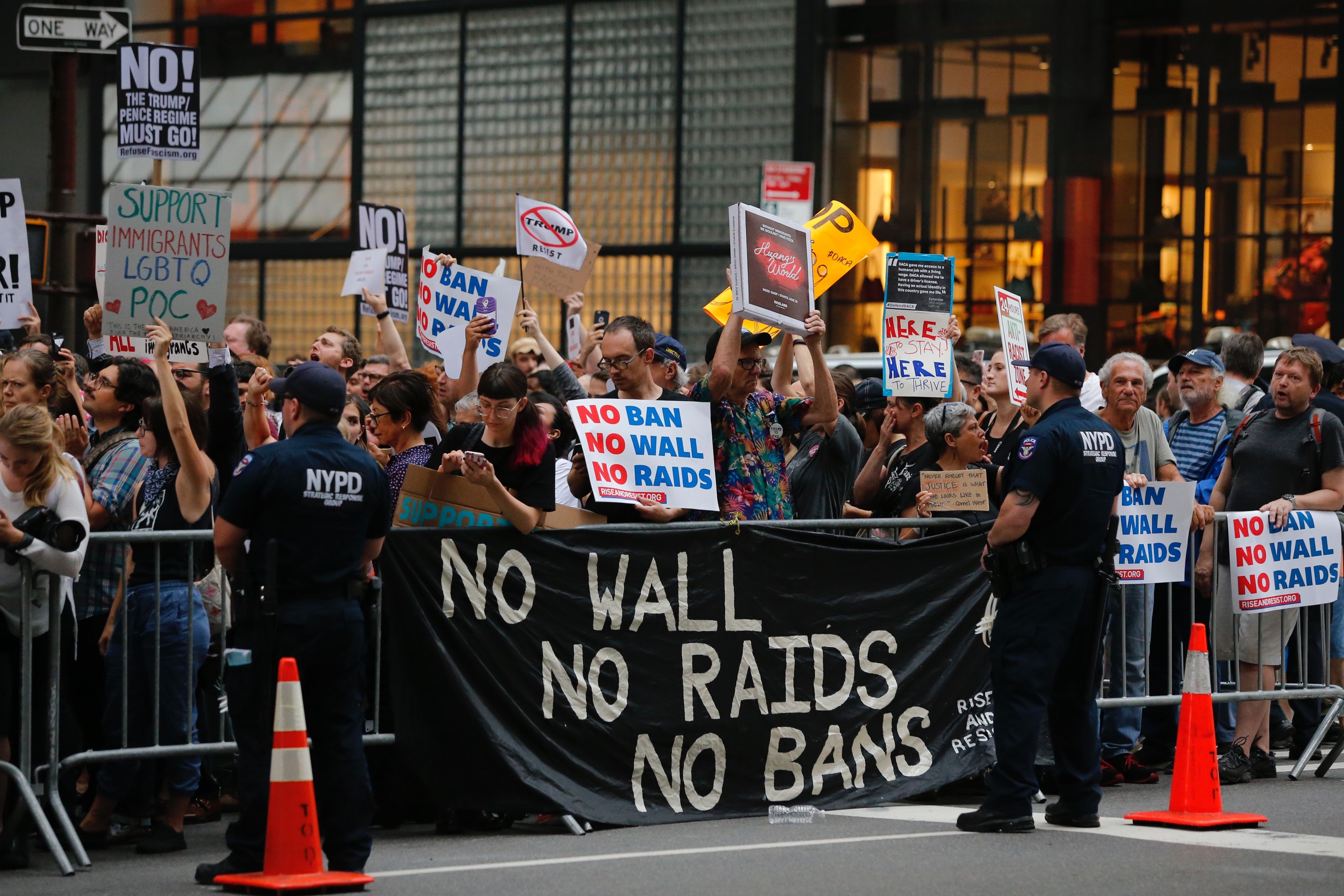 مظاهرات أمام برج ترامب في نيويورك