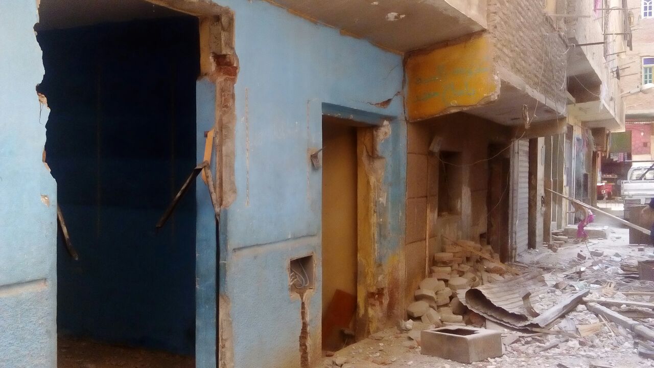 محافظة الجيزة تهدم 3 منازل تصدعت بسبب هبوط أرضى (3)