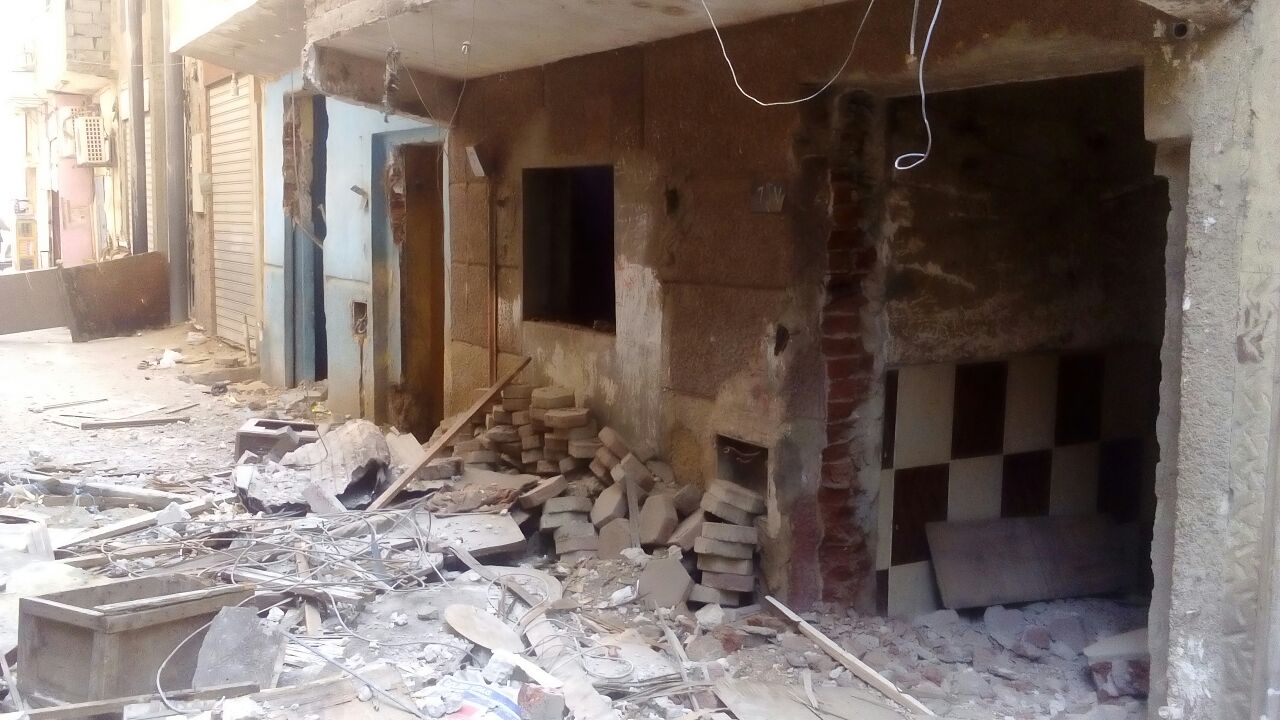 محافظة الجيزة تهدم 3 منازل تصدعت بسبب هبوط أرضى (2)