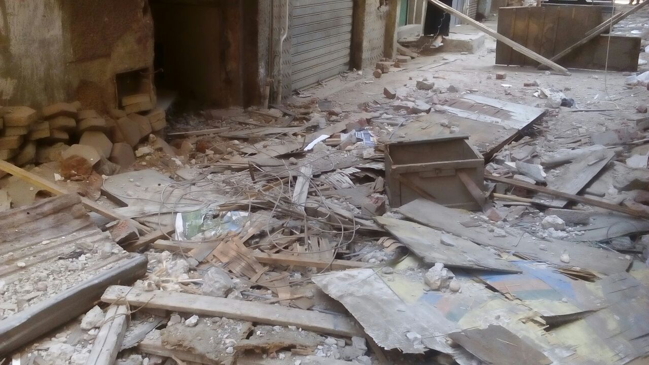 محافظة الجيزة تهدم 3 منازل تصدعت بسبب هبوط أرضى (1)