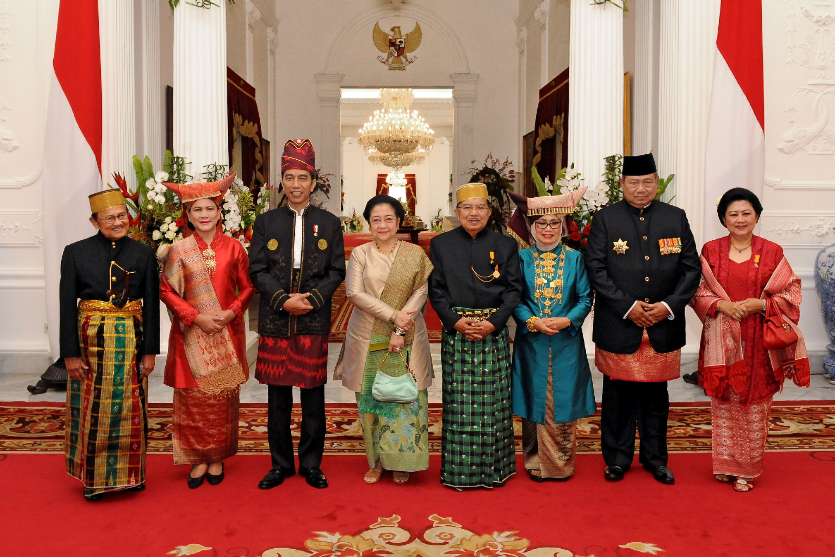 رئيس أندونيسيا والنائب والرئيس الشابق