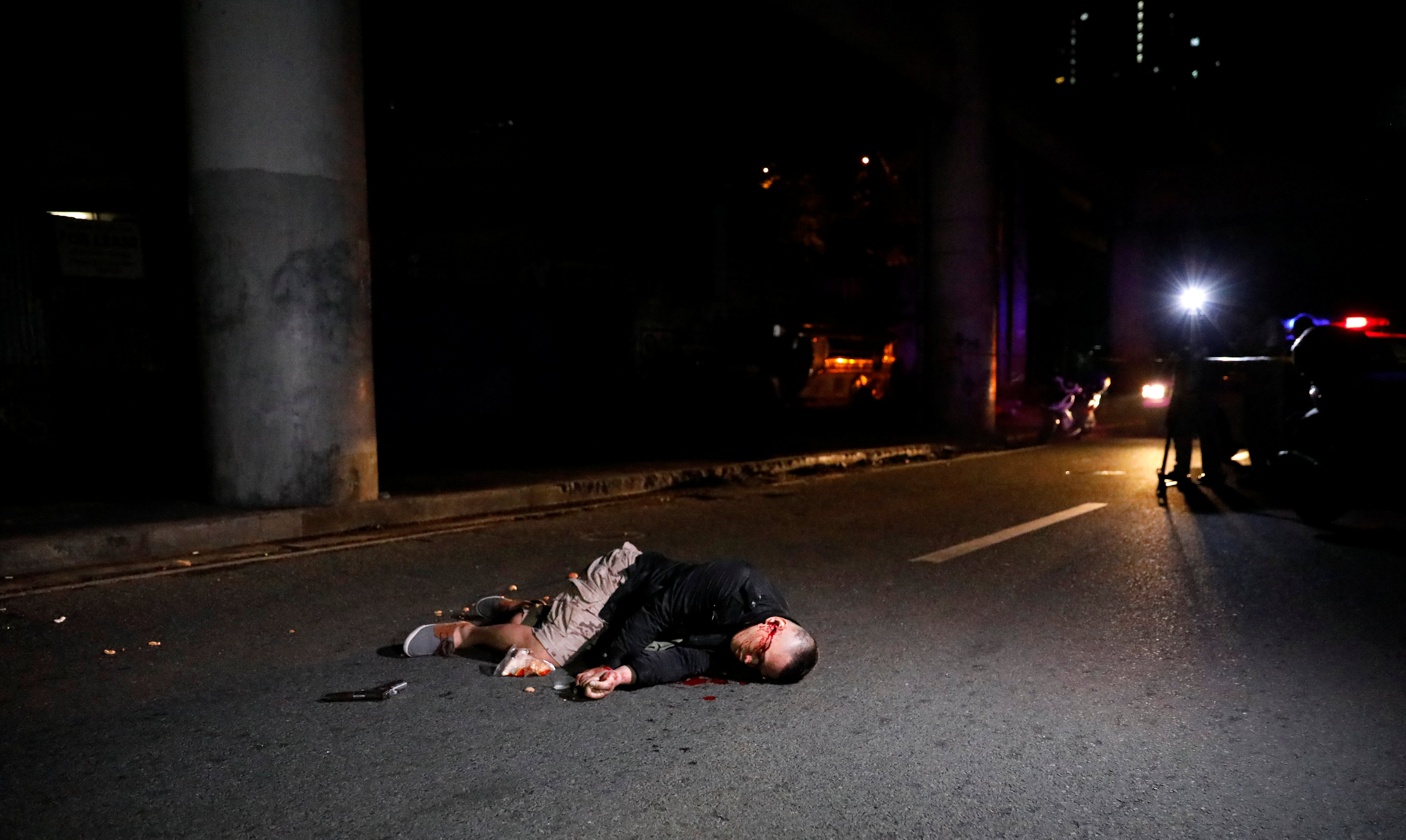 الشرطة الفلبينية تقتل مسلحا فى الشارع