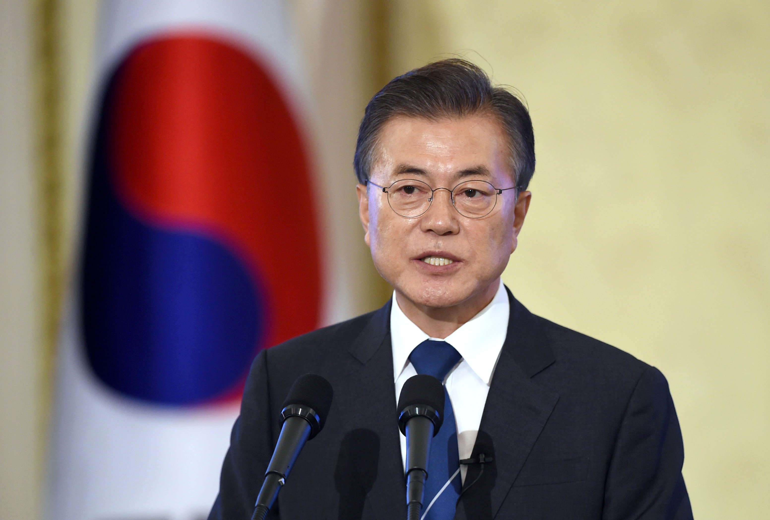 رئيس كوريا الجنوبية مون جيه-إن خلال مؤتمر الـ 100 يوم