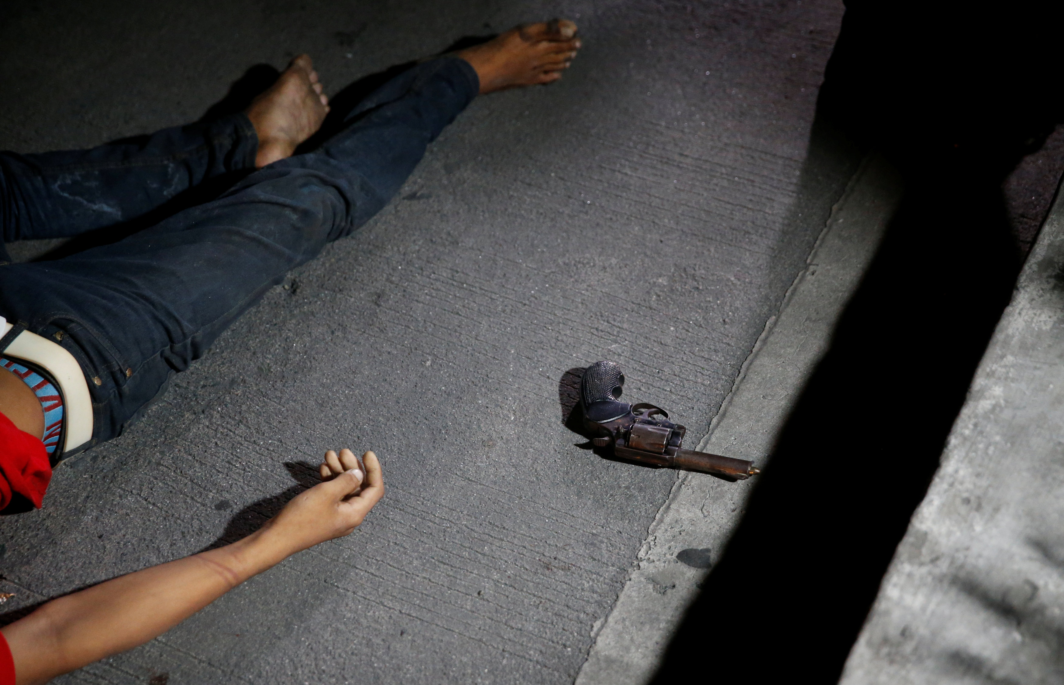 أحد المجرمين عقب قتله