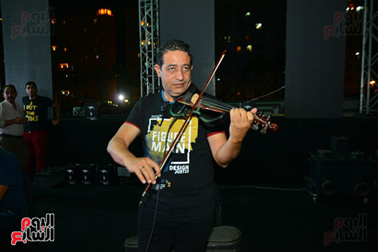 توافد الجمهور على حفل عمرو دياب (6)