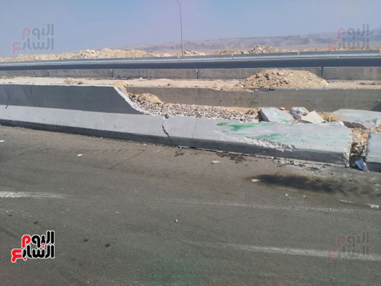 تهشم الحواجز الاسمنتية