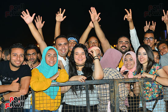 توافد الجمهور على حفل عمرو دياب (11)