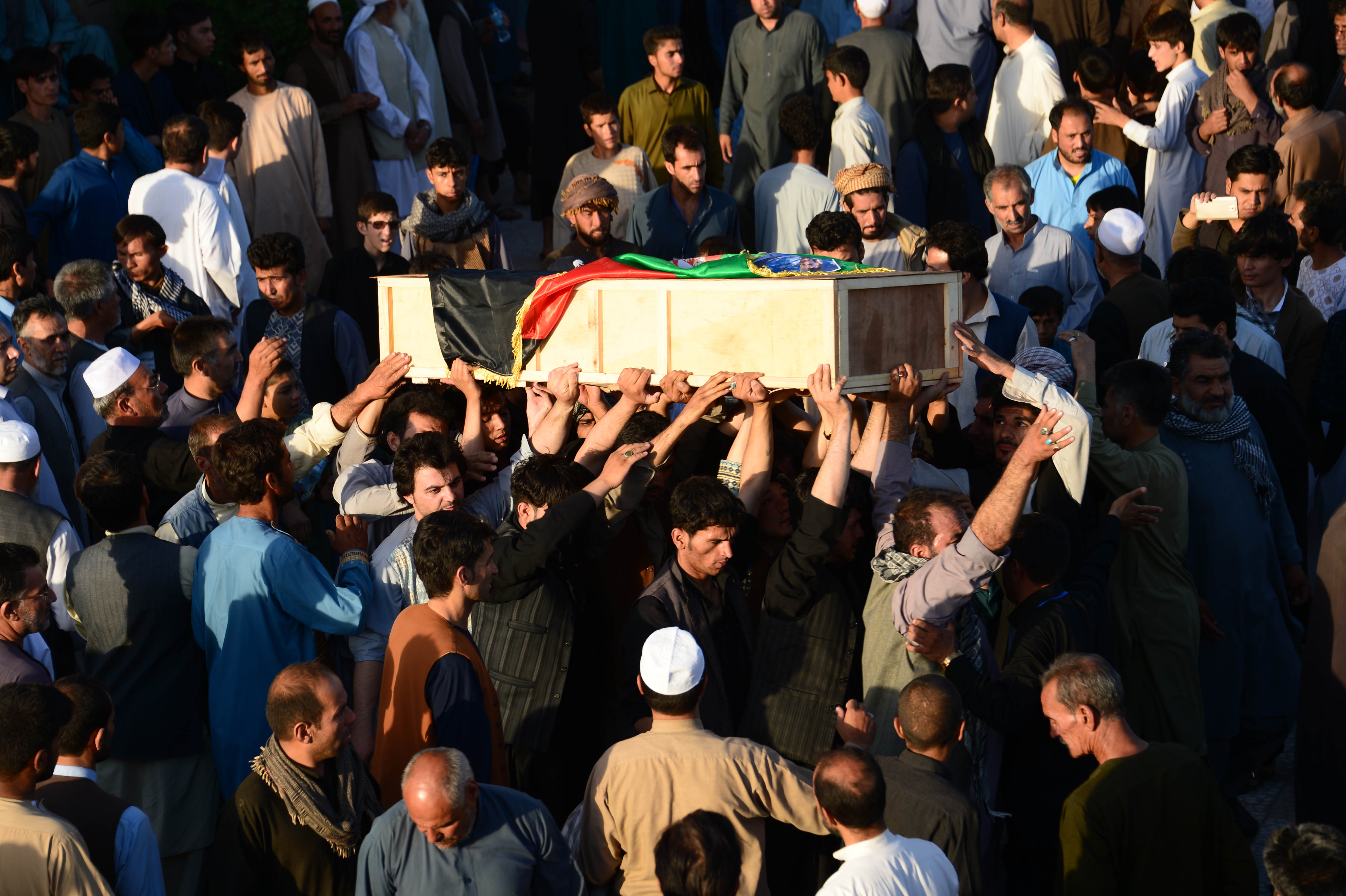 تشيع قتلى تفجير مسجد هرات