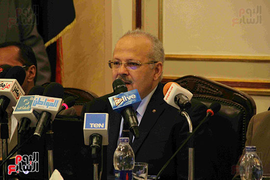مؤتمر رئيس جامعه القاهرة (3)