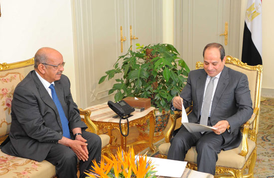 السيد الرئيس يستقبل وزير خارجية الجزائر (2)