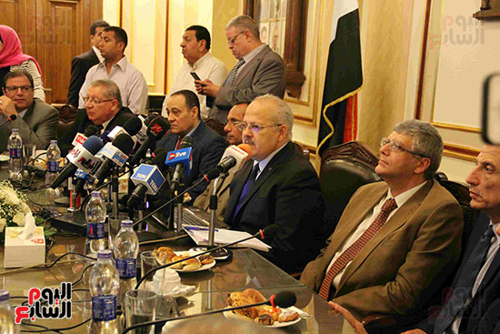 مؤتمر رئيس جامعه القاهرة (5)