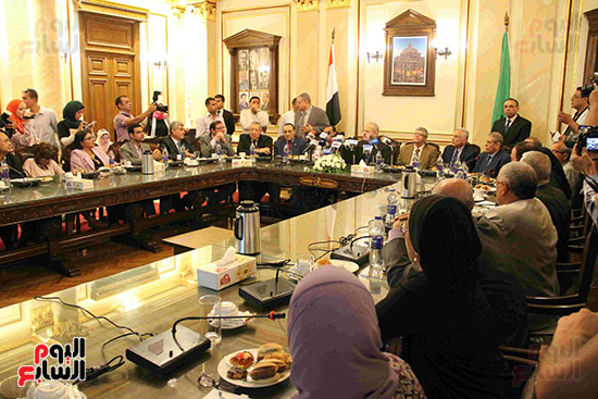 مؤتمر رئيس جامعه القاهرة (14)