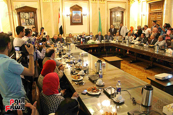مؤتمر رئيس جامعه القاهرة (16)