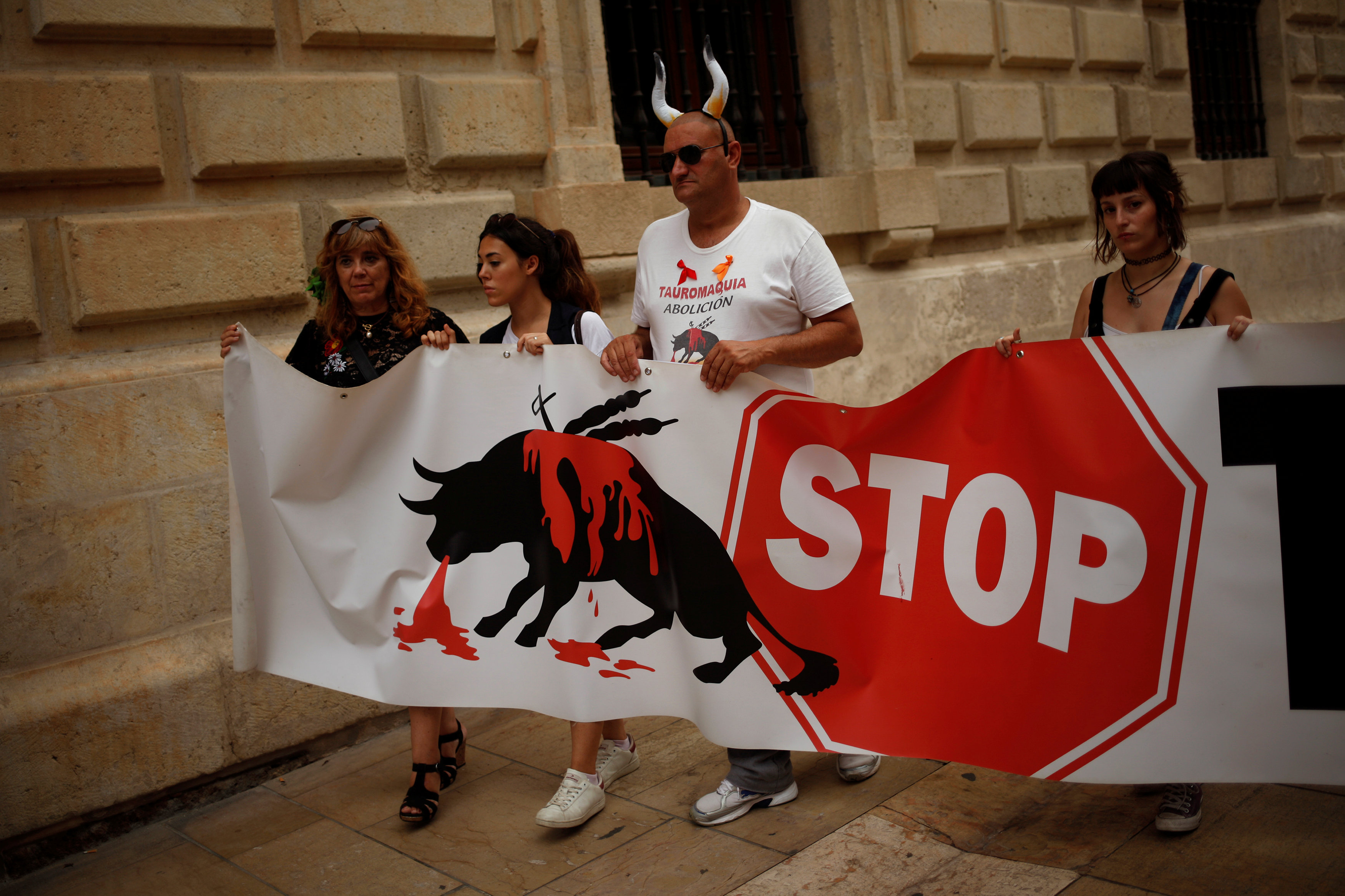 مظاهرات فى إسبانيا تطالب بحظر مصارعة الثيران