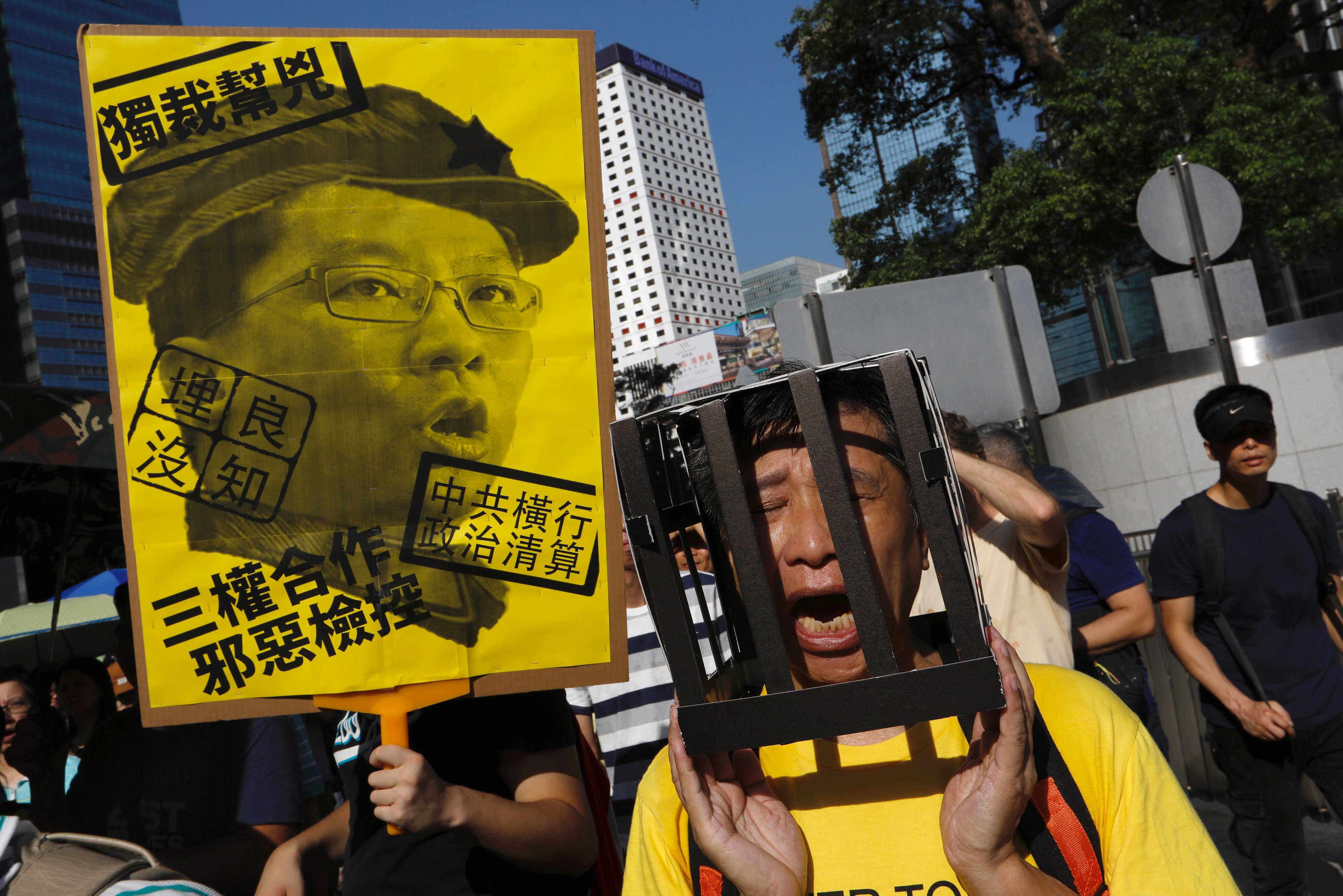 مظاهرات فى هونج كونج احتجاجا على حبس ناشطين