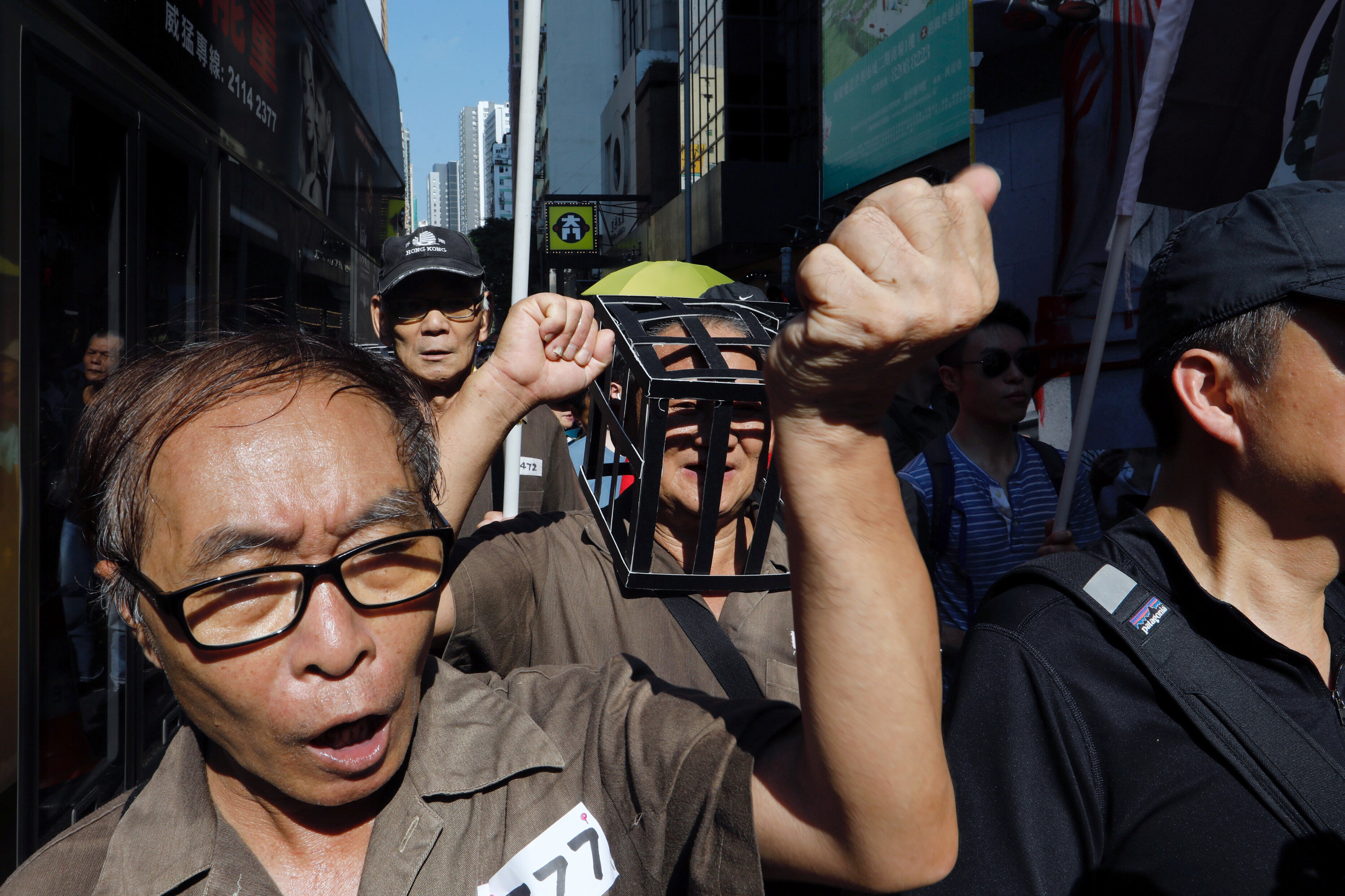 احتجاجات فى هونج كونج على حبس ناشطين مؤيدين للديمقراطية