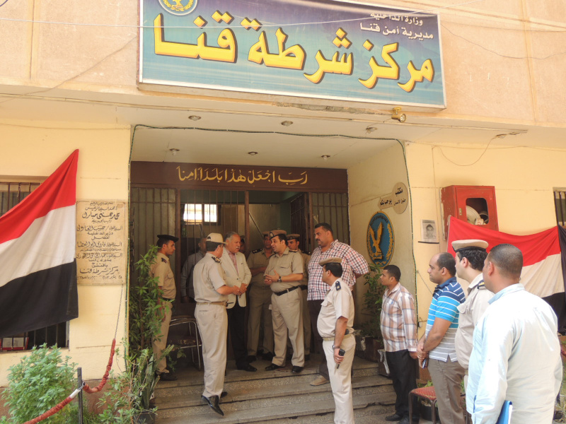بالصور..مدير أمن قنا يتفقد أقسام الشرطة والسجون بالمحافظة ...