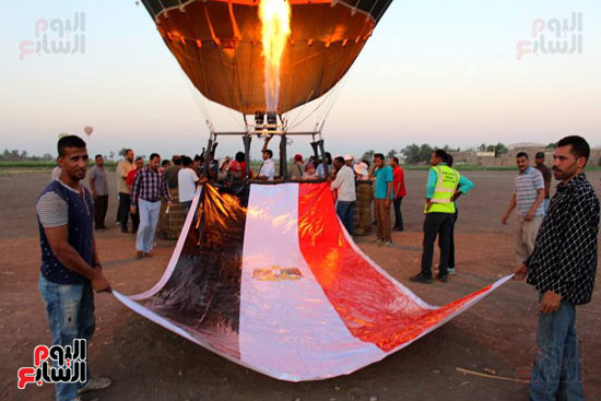 علم مصر يزين رحلات البالون الطائر