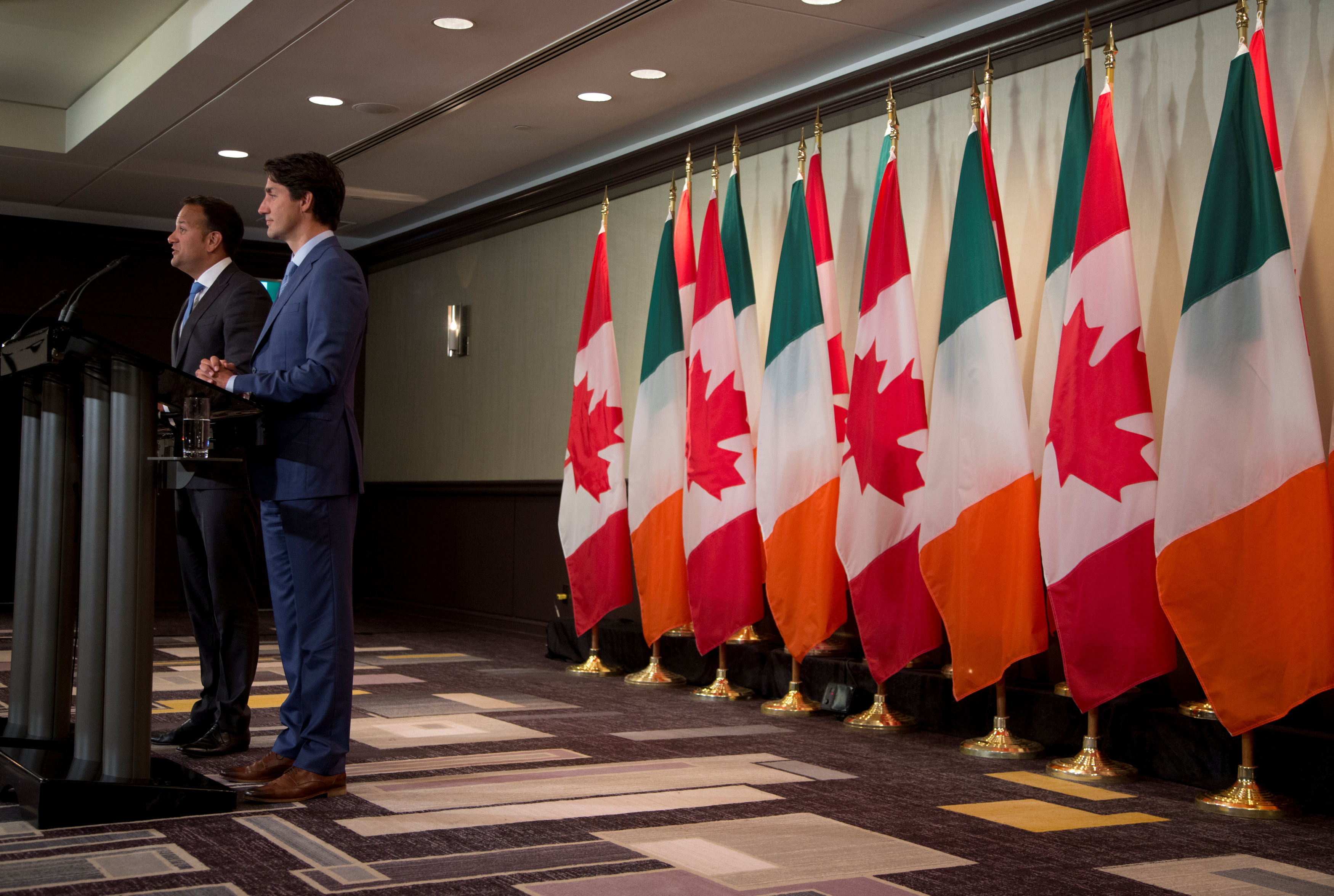 مؤتمر صحفى يجمع رئيس وزراء كندا مع نظيره الأيرلندى ليو فارادكار