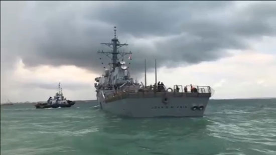 المدمرة جون إس.مكين المزودة بصواريخ شرق سنغافورة