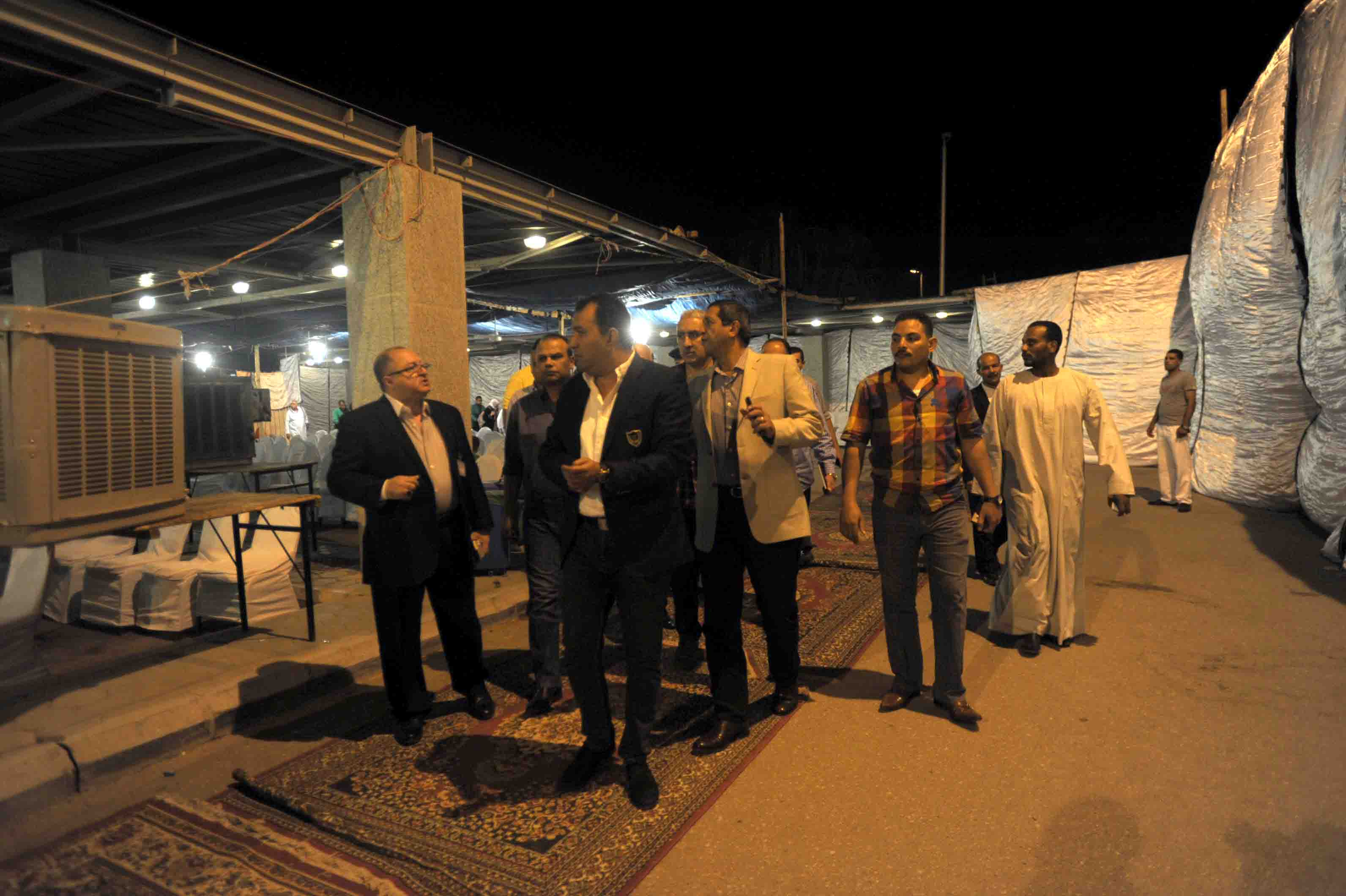 المحافظ يتابع خدمات الحجاج بخيمة مطار الاقصر الدولي