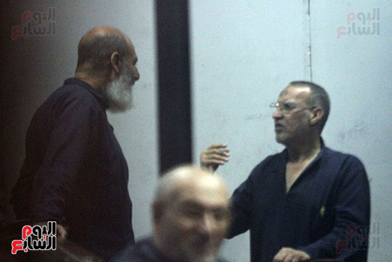 محاكمة مرسى و 27 آخرين باقتحام السجون (5)