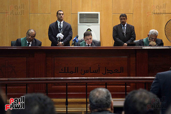 محاكمة مرسى و 27 آخرين باقتحام السجون (18)