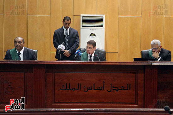 محاكمة مرسى و 27 آخرين باقتحام السجون (14)