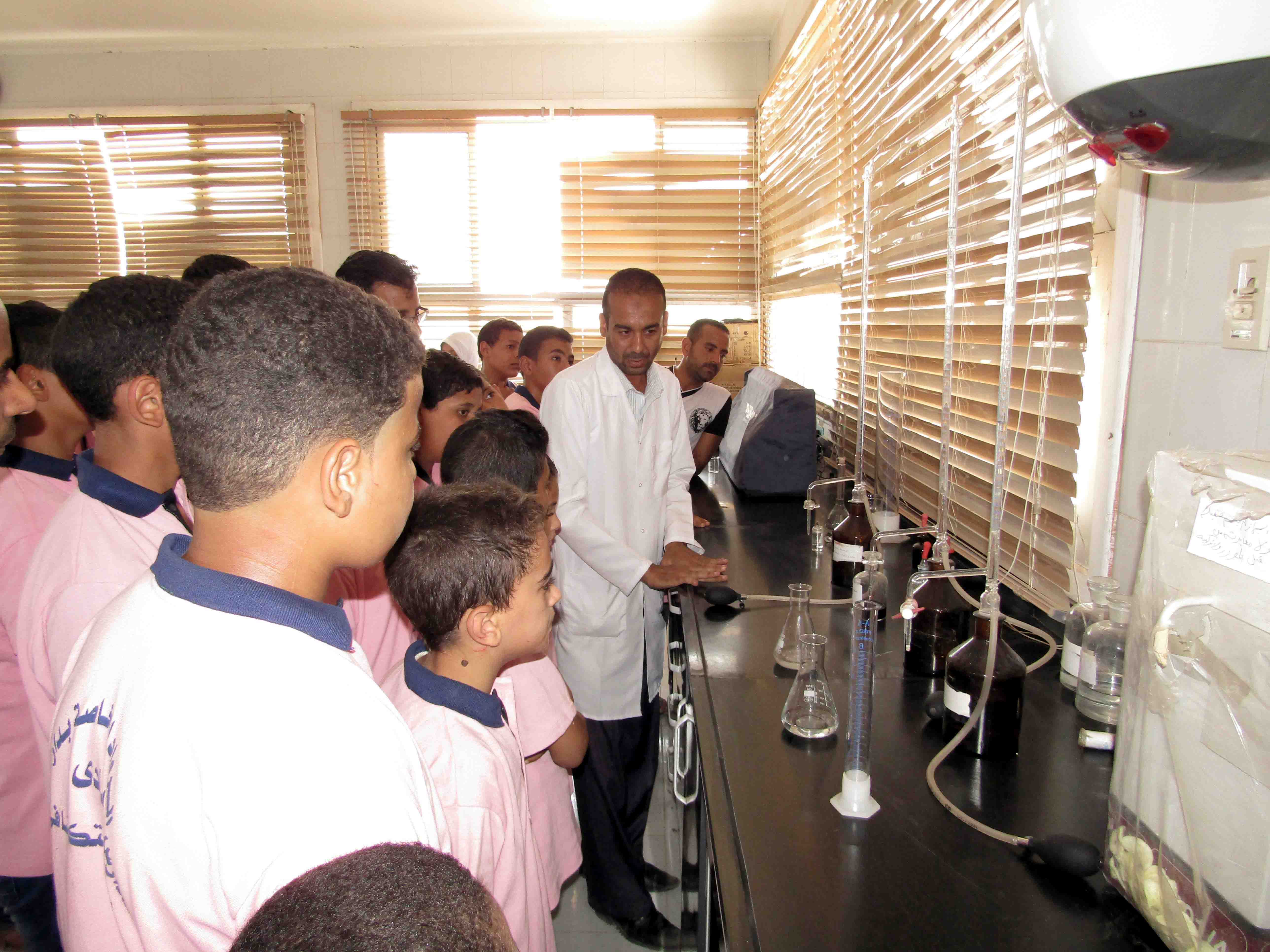 رحلات تعريفية لطلاب المدارس بسوهاج للتوعية بالحفاظ على مياه الشرب (5)