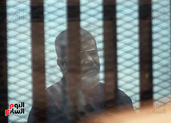 محاكمة مرسى و 27 آخرين باقتحام السجون (16)