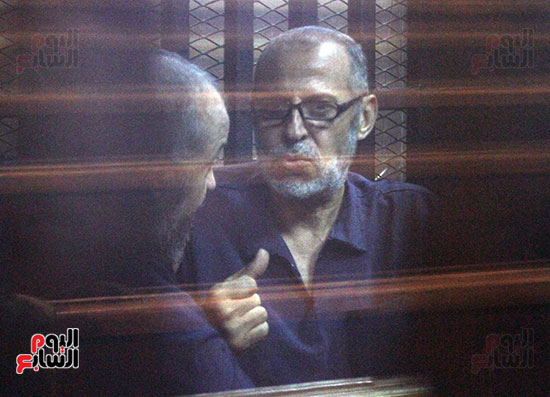 محاكمة مرسى و 27 آخرين باقتحام السجون (8)
