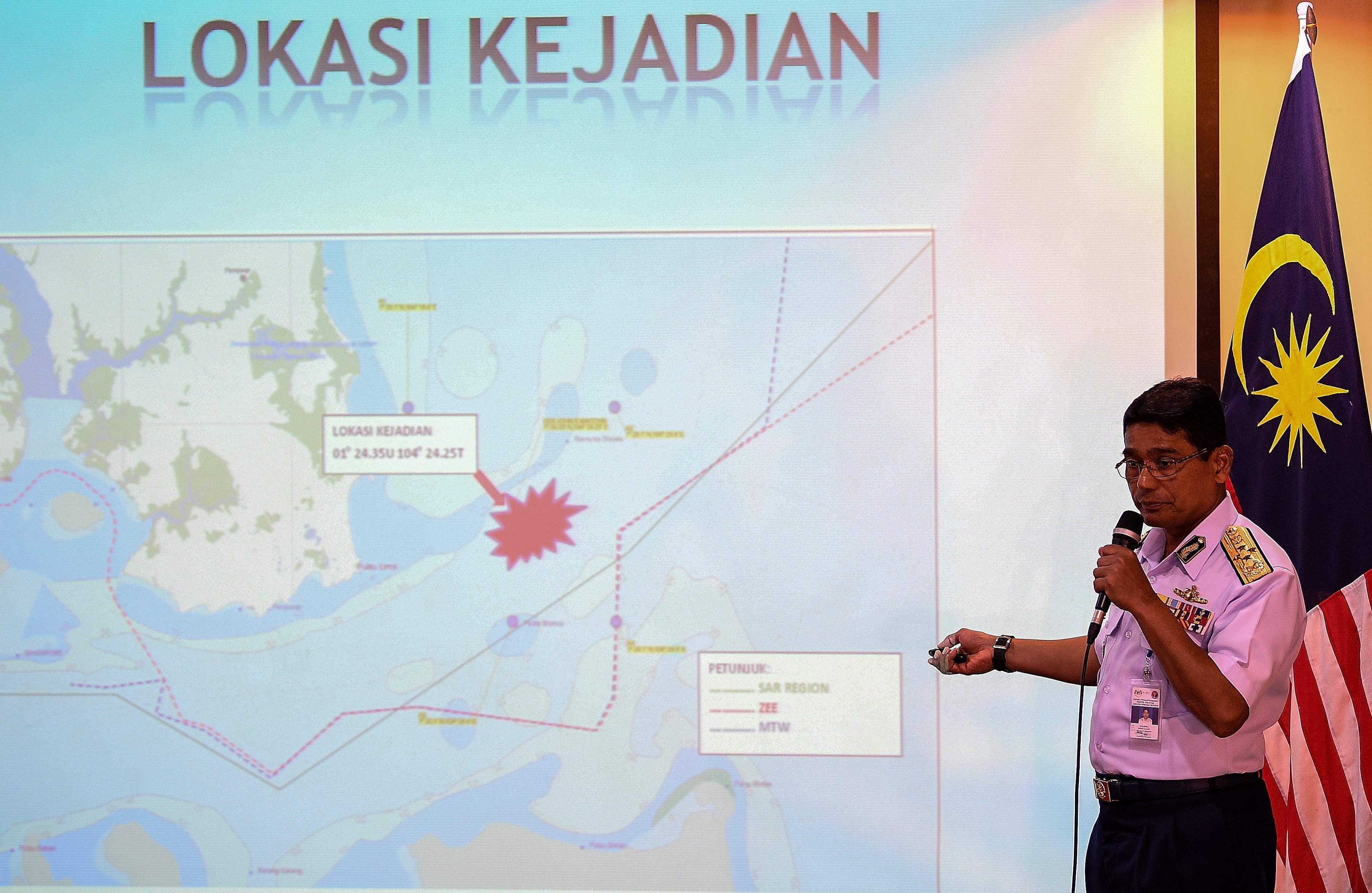 مدير البحرية الماليزية يقدم شرحا لملابسات حادث المدمرة الأمريكية