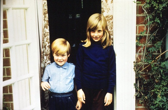 ديانا مع شقيقها فى عام 1968