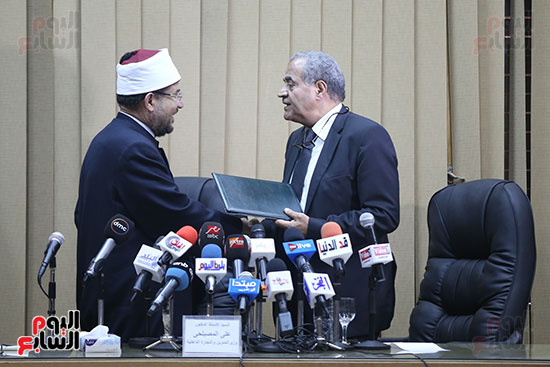المؤتمر الصحفى المنعقد بمقر وزارة التموين والتجارة الداخلية لتوقيع بروتوكول مع وزارة الأوقاف المصرية (19)