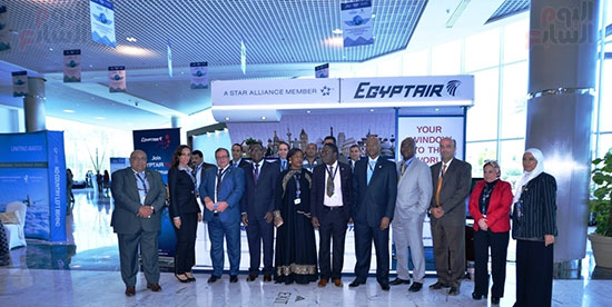  وفود المؤتمر الإقليمى لأمن الطيران يتفقدون جناح مصر للطيران (2)