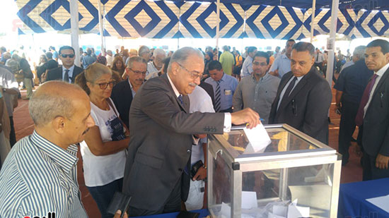 رئيس-الوزراء-يدلى-بصوته-فى-عمومية-هليوبوليس