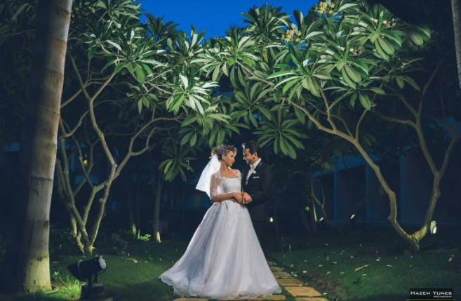 صورة اخرى للعروسان