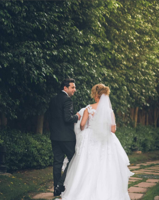 مصطفى خاطر مع زوجته